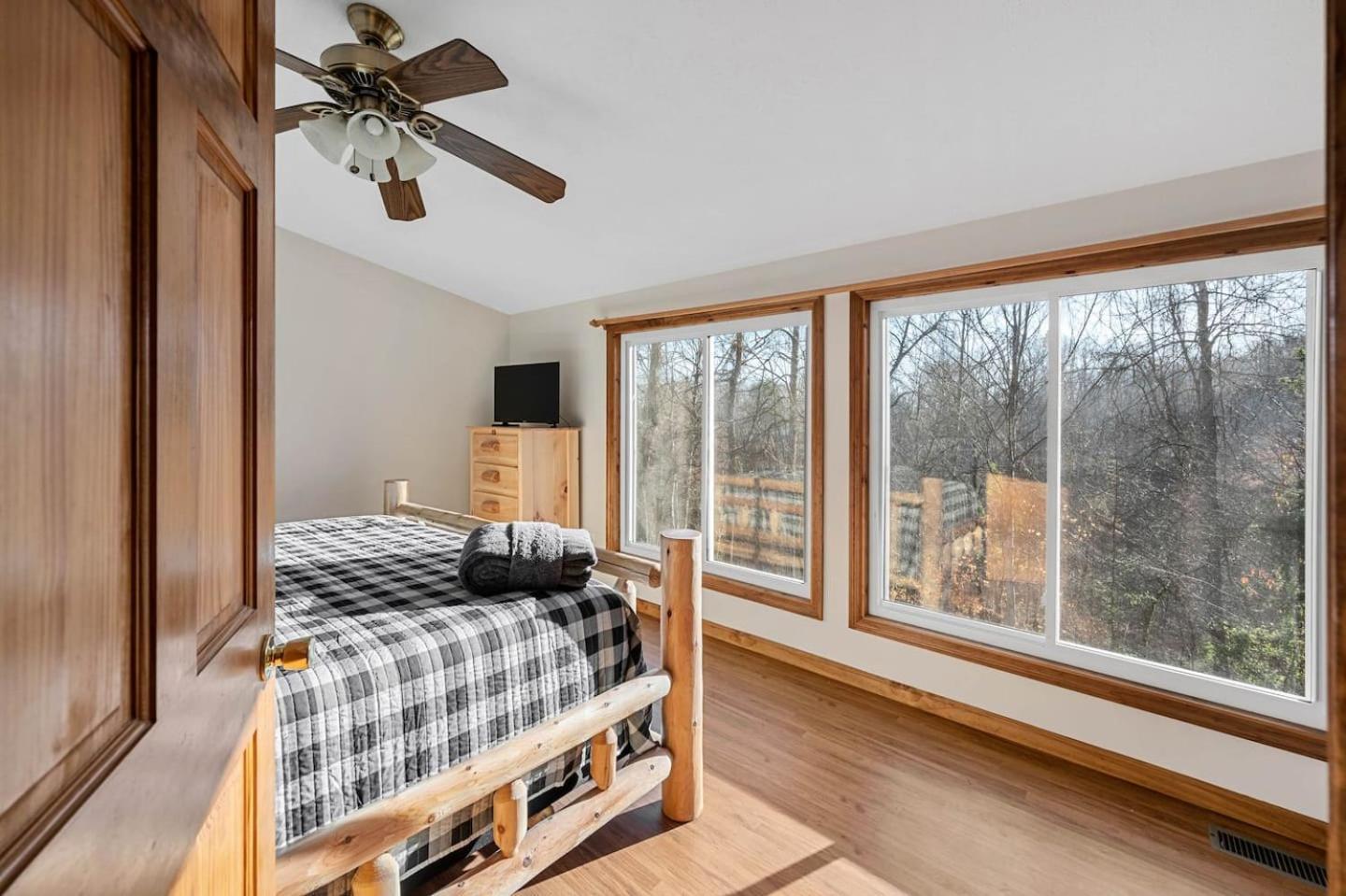 Dog Friendly! Views! Hot Tub! Close To Pf! Gsmnp Sevierville Exterior foto
